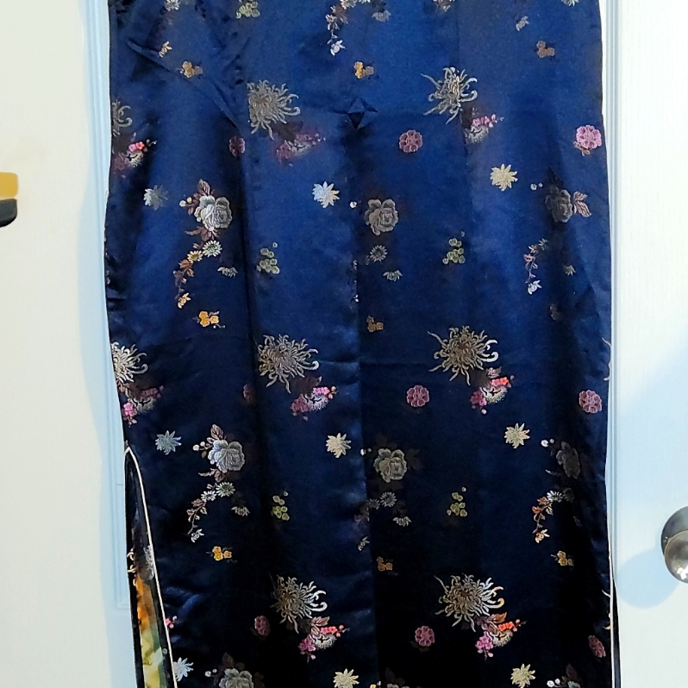 Golden Dragon Authentic Asian Women's Komoto Gown Size 42 - Picture 3 of 3